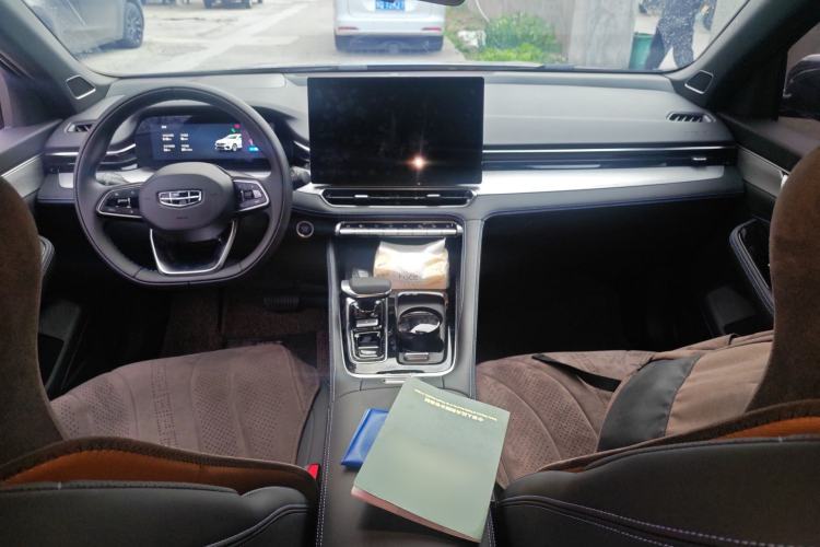 Used Geely Auto Preface 2026 Model Oriental Yao 1.5TD Kunlun Edition Center Console