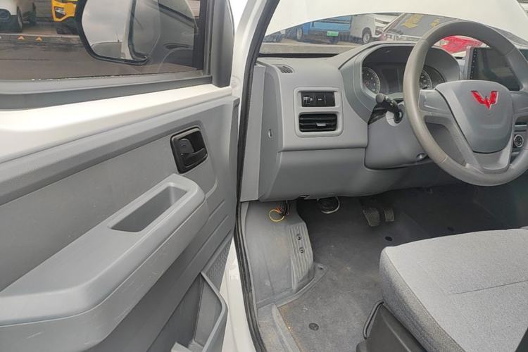 Used Wuling Yangguang 2024 300km Range Practical Window-Sealed Version 60kW