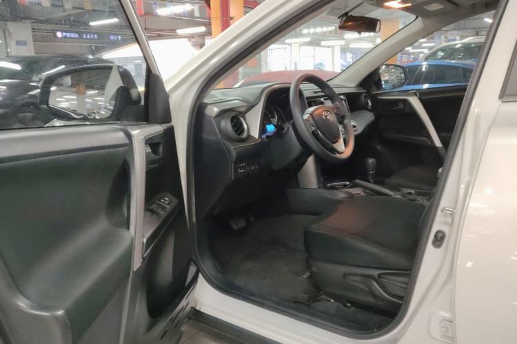 Used Toyota RAV4 2016 2.0L CVT Two-Wheel Drive Fashion Edition China V Standard