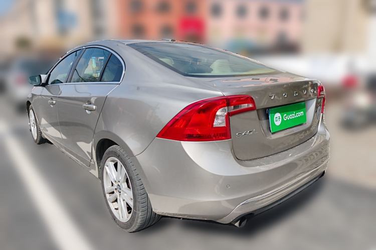 Used Volvo S60 2014 S60L 2.0T Zhiyuan Edition
