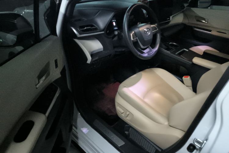 Used Toyota Granvia 2022 2.5L Hybrid Premium Edition