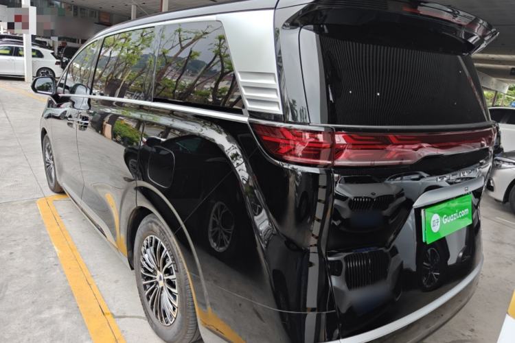 Used Denza D9 2022 DM-i 1040 Prestige Model
