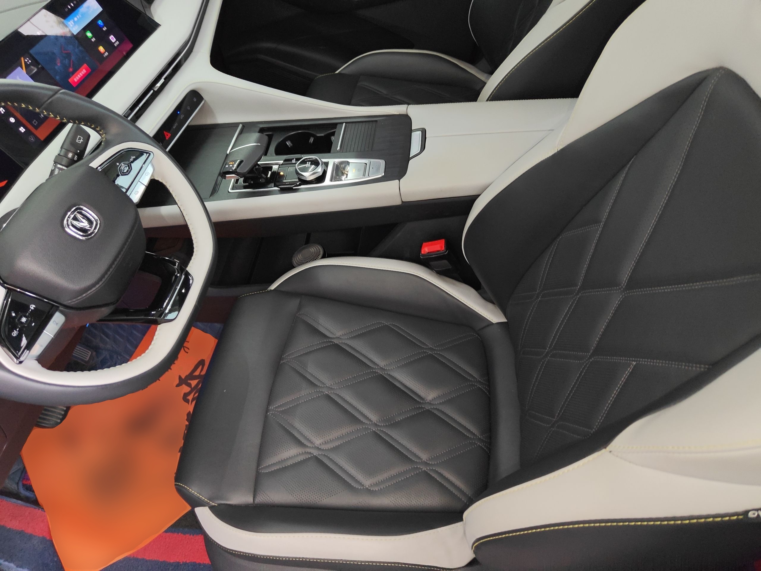 Переднее сиденье в автомобиле