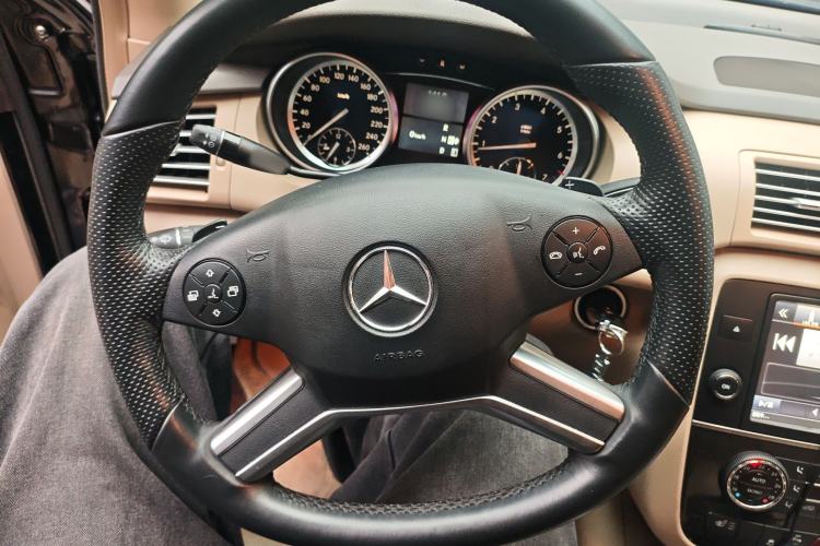 Used Mercedes-Benz R-Class 2017 R 400 4MATIC Exclusive Edition
