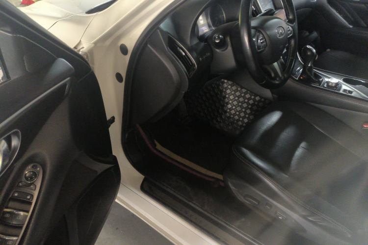 Used Infiniti Q50 2014 2.0T Comfort Edition
