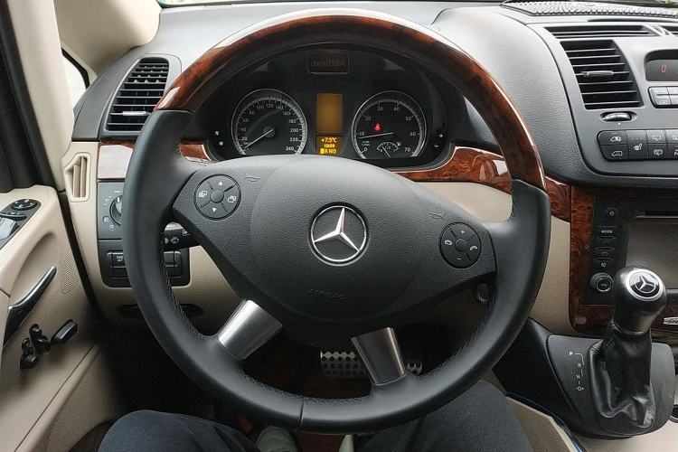 Used Mercedes-Benz Viano 2014 3.5L Premier Edition Steering Wheel