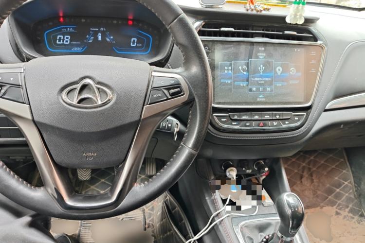 Used CHANGAN OSHAN A800 2017 1.6L Manual Comfort Model Center Console