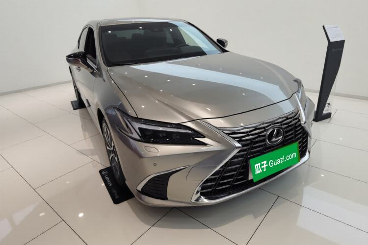 Used Lexus ES 2025 300h Deluxe Edition