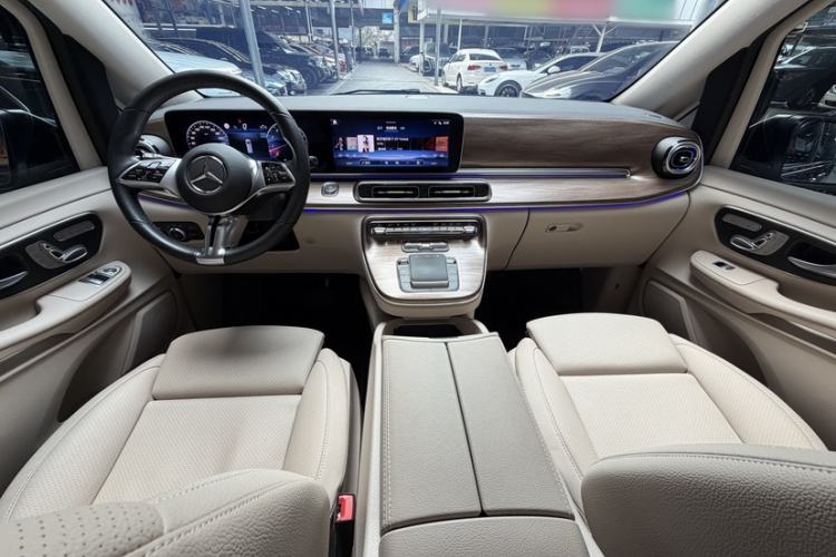 Used Mercedes-Benz V-Class 2024 V 300 Pilot Edition