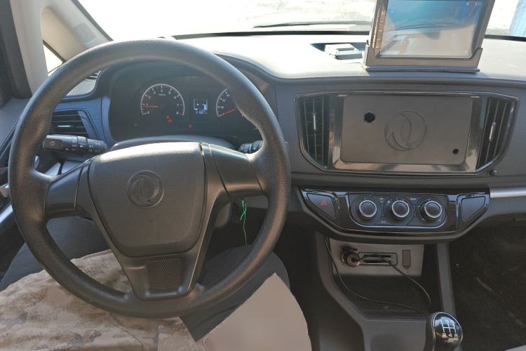 Used FORTHING Lingzhi 2022 V3 1.6L Base Model 2 Seats
