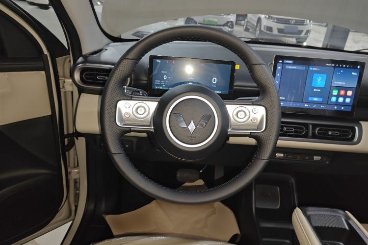 Used Wuling Bingo PLUS 2024 330 km Range Five-Seater Version
