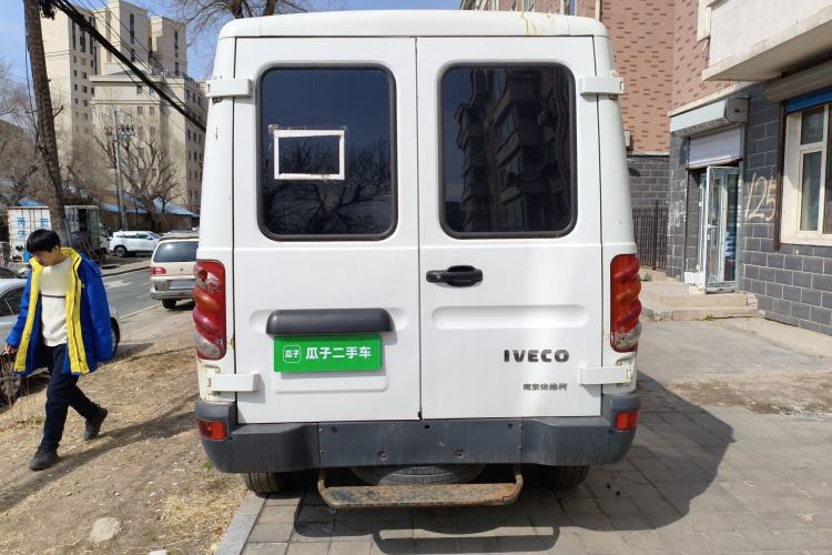 Used Iveco Power Daily 2017 2.5T Deluxe A32 Mid-Roof 5-7 Seater 47Z5 Passenger Van Rear