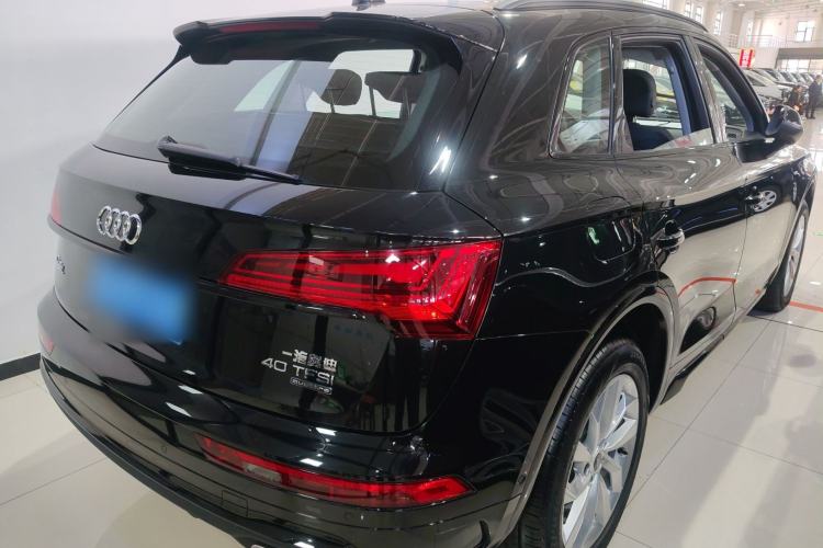 Used Audi Q5L 2022 40T Luxury Dynamic Model Rear Right 45 Deg