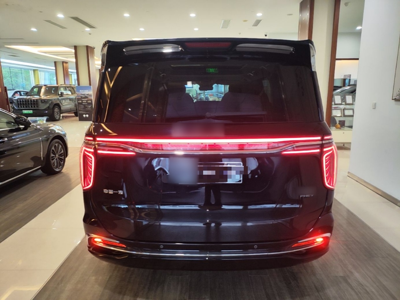 Hongqi HQ9 PHEV 2024 2.0T Four-Wheel Drive Business Edition — снимка 5