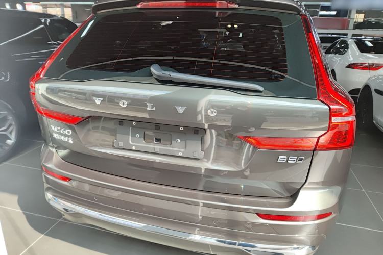 Used Volvo XC60 2022 B5 4x4 Zhiyi Luxury Edition
