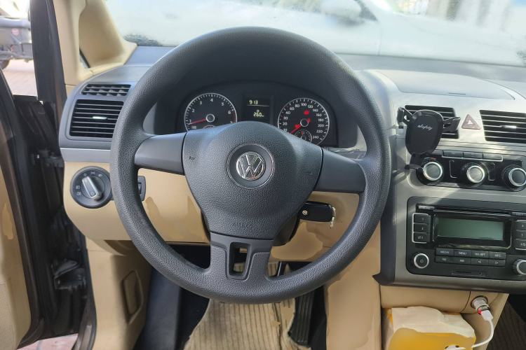 Used Volkswagen Touran 2011 1.4T Manual Zhiya Edition 5 Seats
