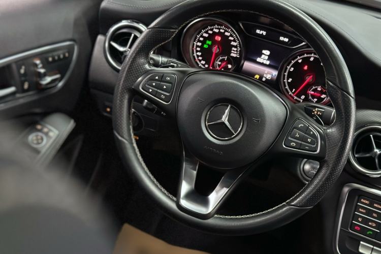 Used Mercedes-Benz GLA 2017 GLA 200 Fashion Model