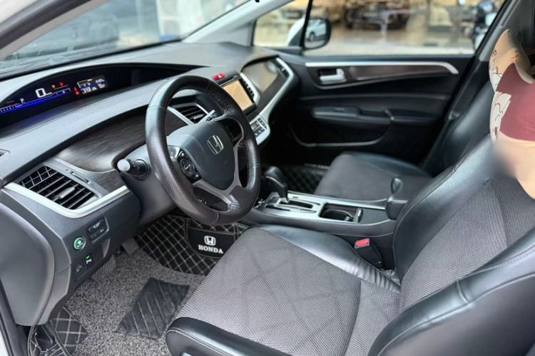 Used Honda Jade 2013 1.8L automatic Comfort version 5 seats
