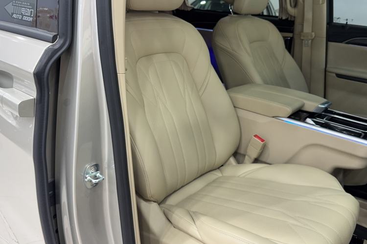 Used Buick GL8 2022 ES Landtrek 653T Luxury Edition