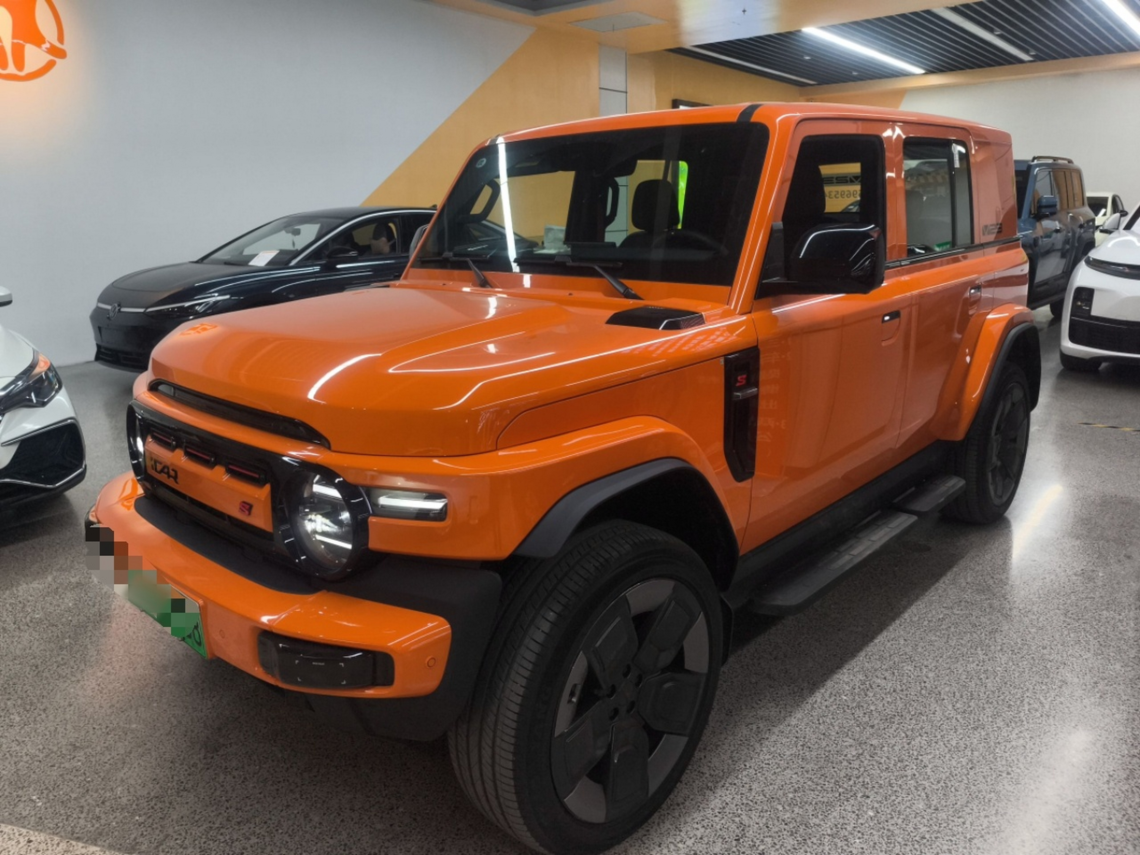 Под передней частью автомобиля