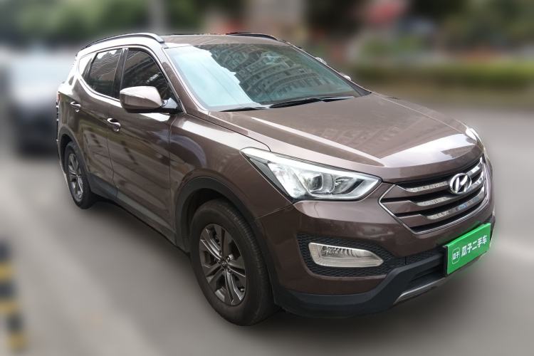 Used Hyundai Santa Fe 2013 2.4L Automatic 2WD Comfort Edition Front Right 45 Deg
