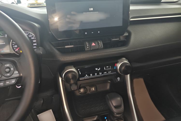 Used Toyota RAV4 2023 2.0L CVT Two-Wheel Drive Urban Edition Interior 4