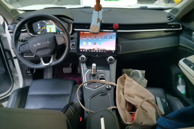 Used Lynk & Co 05 2020 2.0TD Two-Wheel Drive Shine Halo Center Console