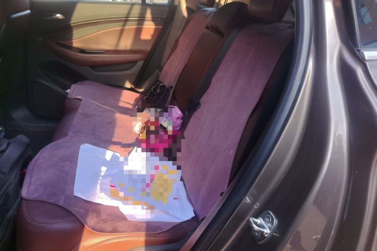 Used Buick Envision 2016 28T Four-Wheel Drive Luxury Model Left Rear Seat