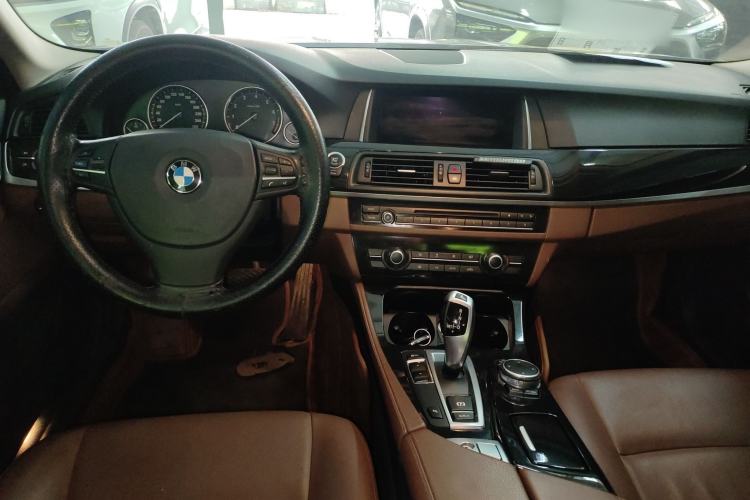 Used BMW 5 Series 2014 520i Elegant Edition Center Console