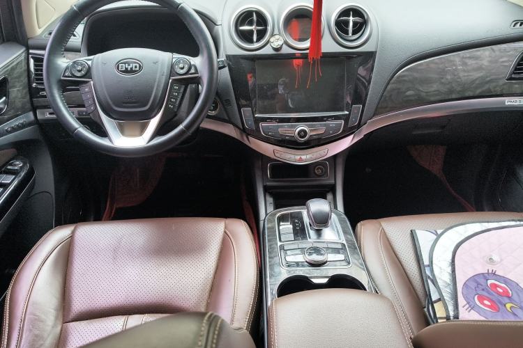 Used BYD Tang New Energy 2015 2.0T Four-Wheel-Drive Flagship Model
