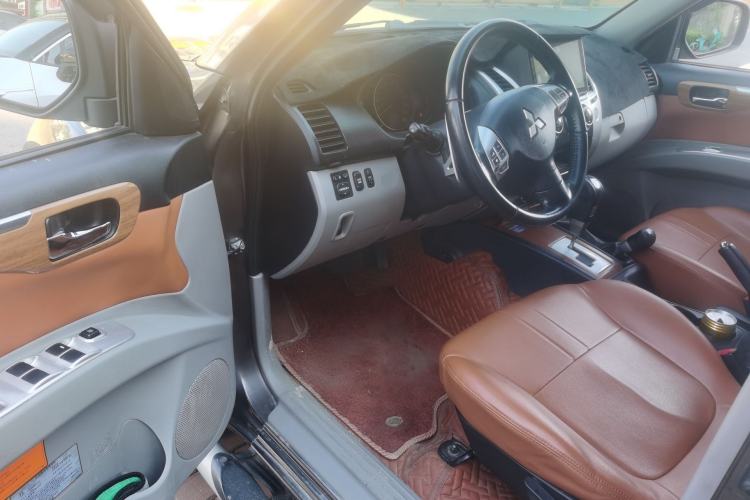 Used Mitsubishi Pajero Sport 2011 3.0L Sport Navigation Edition Driver Seat