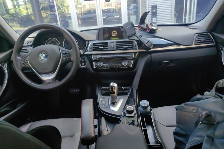 Used BMW 3 Series 2017 320Li Fashion Model Center Console