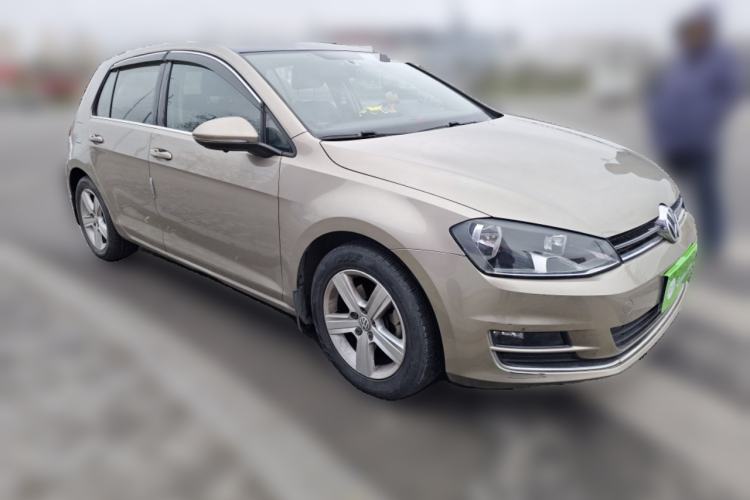 Used Volkswagen Golf 2016 230TSI Automatic Comfort Version Front Right 45 Deg