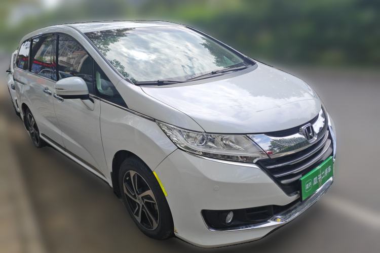 Used Honda Odyssey 2015 Revised 2.4L Luxury Edition Front Right 45 Deg