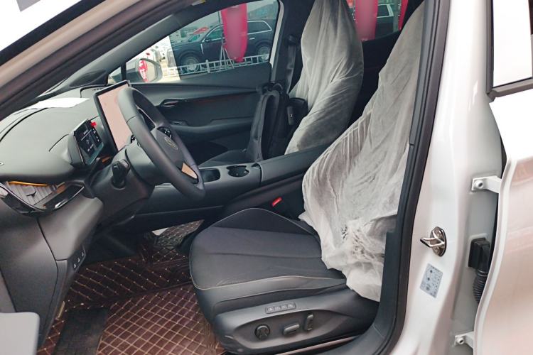 Used Volkswagen ID.UNYX 2024 Revised Pro Long-Range Version Left Front Seat