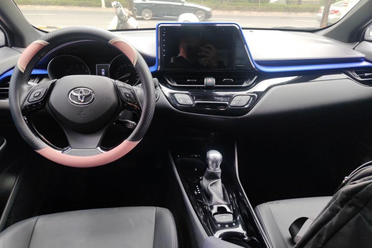 Used Toyota IZOA 2018 2.0L Yichi Version China VI Standard