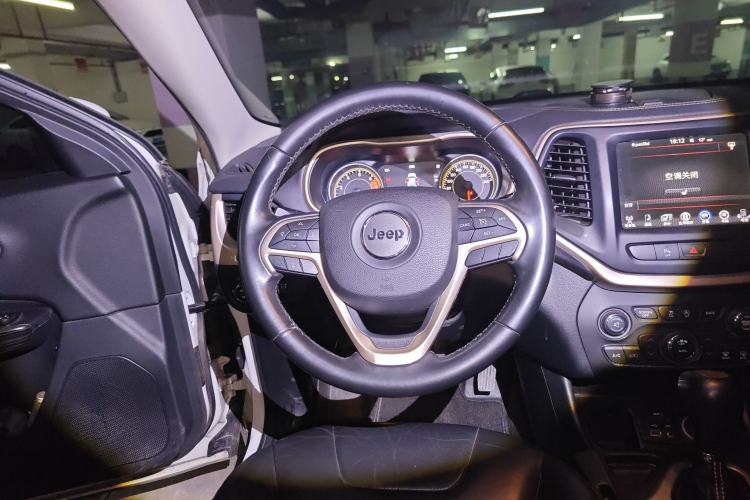 Used Jeep Cherokee 2017 2.4L Leading Smart Edition
