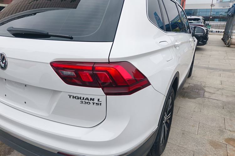 Used Volkswagen Tiguan L 2019 Updated Version 330TSI Automatic Two-Wheel Drive Panoramic Comfort Edition China VI Standard Right Rear Taillight