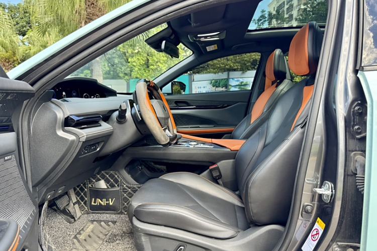 Used Changan UNI-V 2022 1.5T Smart Navigation Version