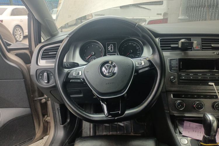 Used Volkswagen Golf 2015 1.4TSI Automatic Luxury Model
