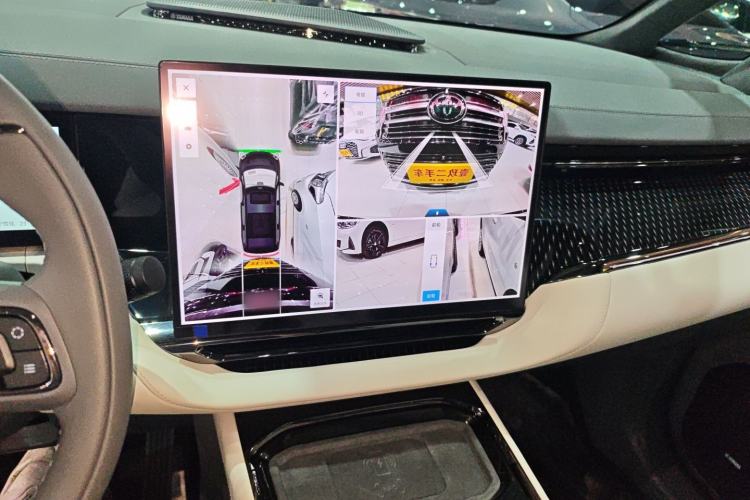 Used Zeekr 009 2024 7-Seater Aisle Version 108 kWh
