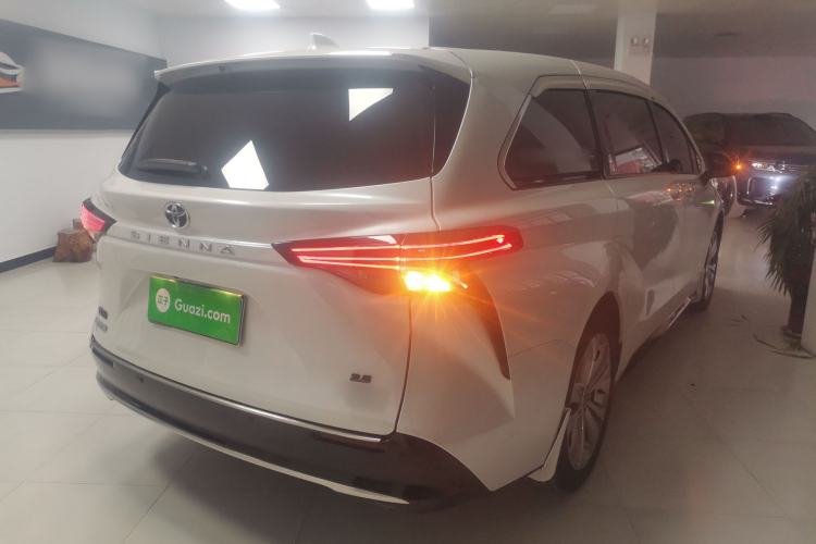 Used Toyota Sienna 2024 2.5L Hybrid Luxury Edition