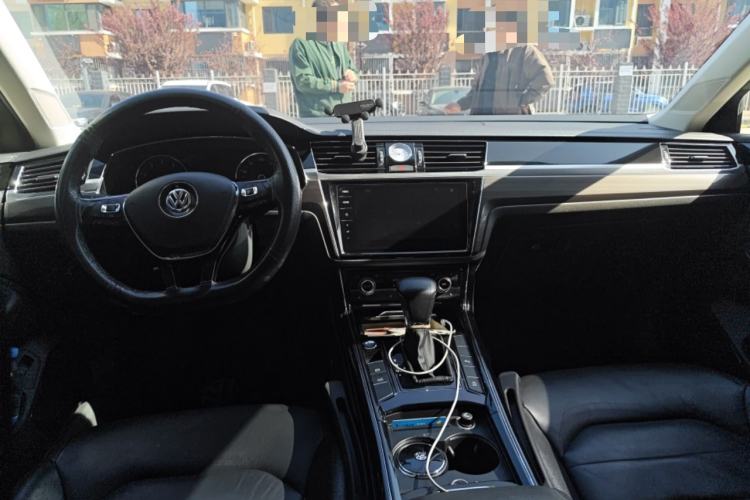 Used Volkswagen Phideon 2018 Revised Version 380TSI Two-Wheel Drive Business Edition Center Console