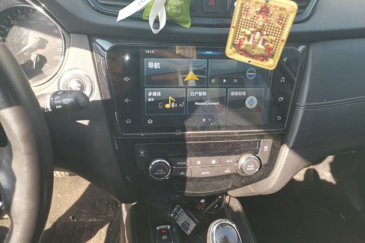 Used Nissan X-Trail 2019 2.0L CVT Smart Connect Comfort Edition 2WD Audio And AC Panel