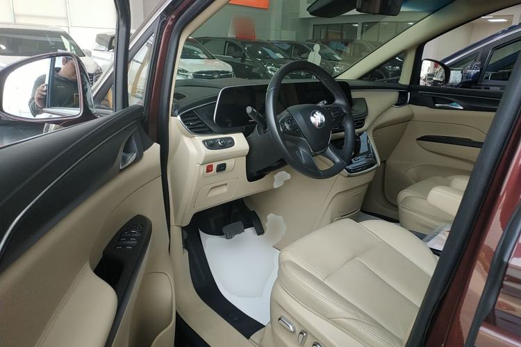 Used Buick GL8 2022 ES Landtrek 653T Luxury Edition
