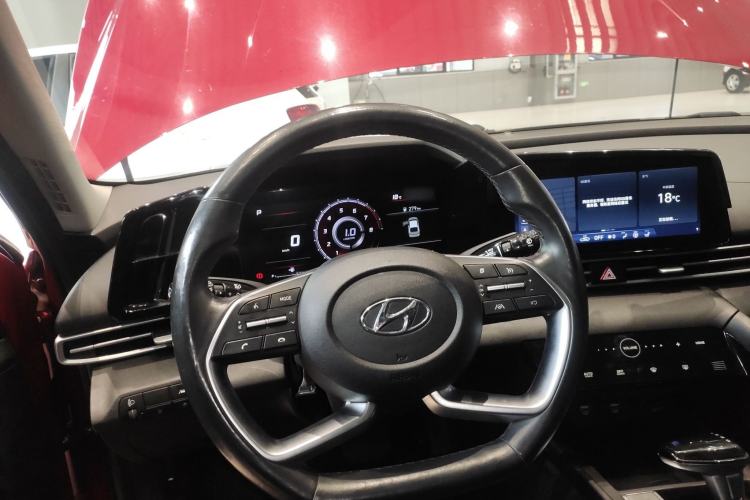 Used Hyundai Elantra 2021 1.5L CVT LUX Prestige Edition Steering Wheel