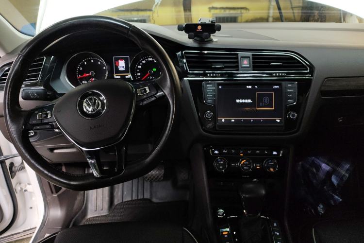 Used Volkswagen Tiguan L 2017 330TSI Automatic Two-Wheel Drive Flagship Edition Center Console