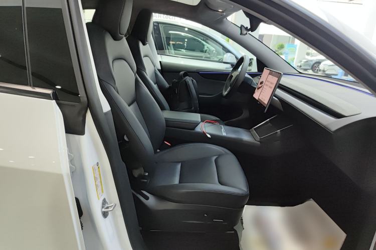 Used Tesla Model Y 2025 Rear-Wheel-Drive Version Right Front Seat