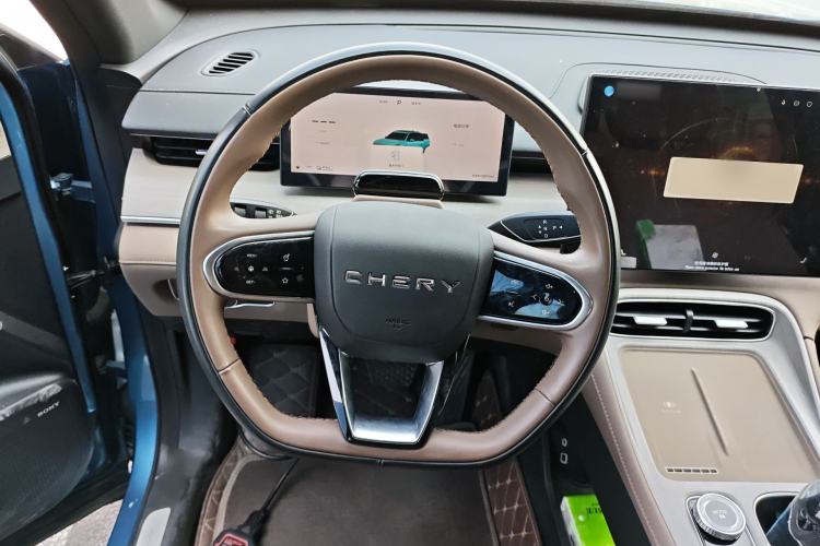 Used Chery Tiggo 8 PLUS C-DM 2025 1.5T 116 km Prestige Version 5 Seats Steering Wheel