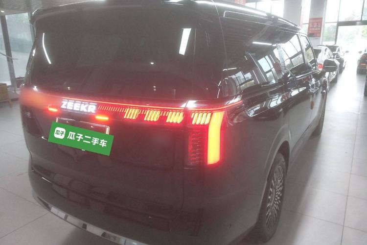 Used Zeekr 009 2024 7-Seater Aisle Version 108 kWh
